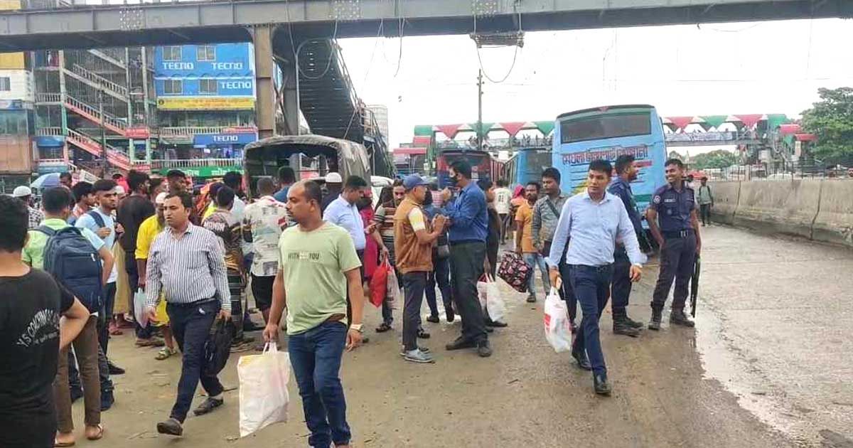 চট্টগ্রাম ও সিলেটের পথে বৃষ্টি আর বাড়তি ভাড়ার ভোগান্তি