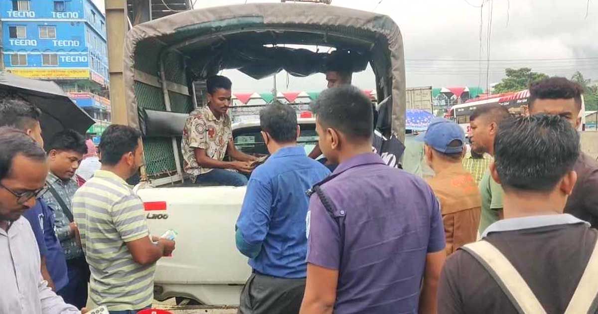 চট্টগ্রাম ও সিলেটের পথে বৃষ্টি আর বাড়তি ভাড়ার ভোগান্তি