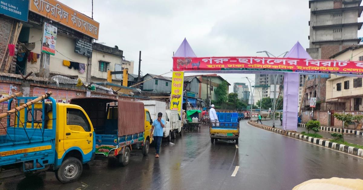 ঈদযাত্রায় ভোগান্তি আনল গুঁড়ি গুঁড়ি বৃষ্টি