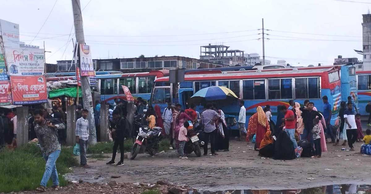 বৃষ্টি-মাথায়-নিয়ে-ঢাকা-চট্টগ্রাম-ও-সিলেটের-পথে-লাখো-মানুষ