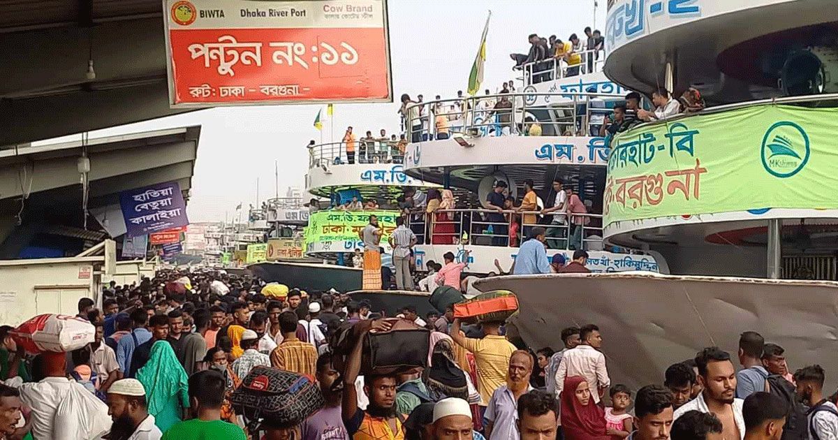 ঘরমুখো মানুষের ভিড়ে মুখরিত সদরঘাট