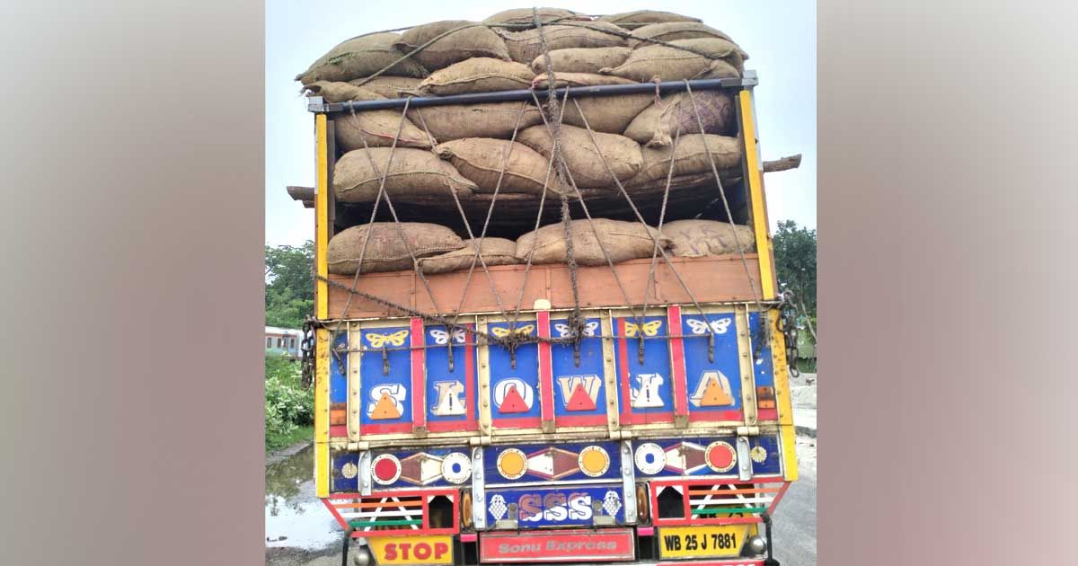 আমদানি শুরুর দিনেই এলো ১১ ট্রাক কাঁচামরিচ, কমবে দাম