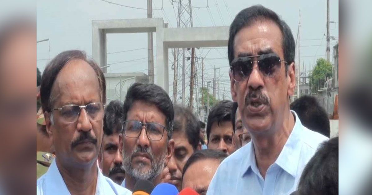 গলা-সমান-ময়লা-পানিতে-দাঁড়িয়ে-থাকবেন-শামীম-ওসমান