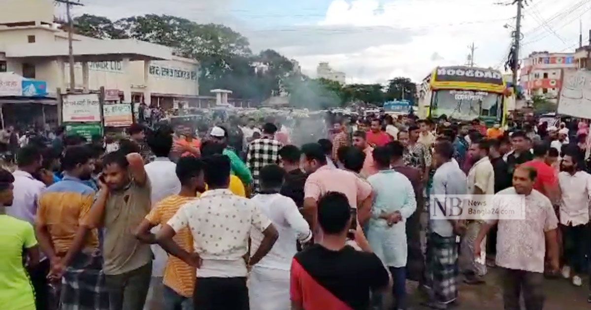 চাঁদপুরে-ছাত্রলীগের-মহাসড়ক-অবরোধ-দুর্ভোগে-যাত্রীরা