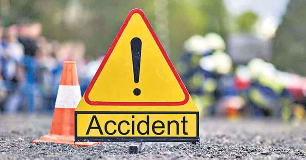 গেন্ডারিয়ায় অটোরিকশায় বাসের ধাক্কা, আহত ৪