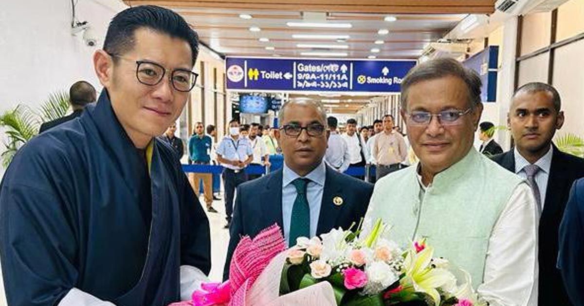 ভুটানের-রাজাকে-বিমানবন্দরে-তথ্যমন্ত্রীর-অভ্যর্থনা