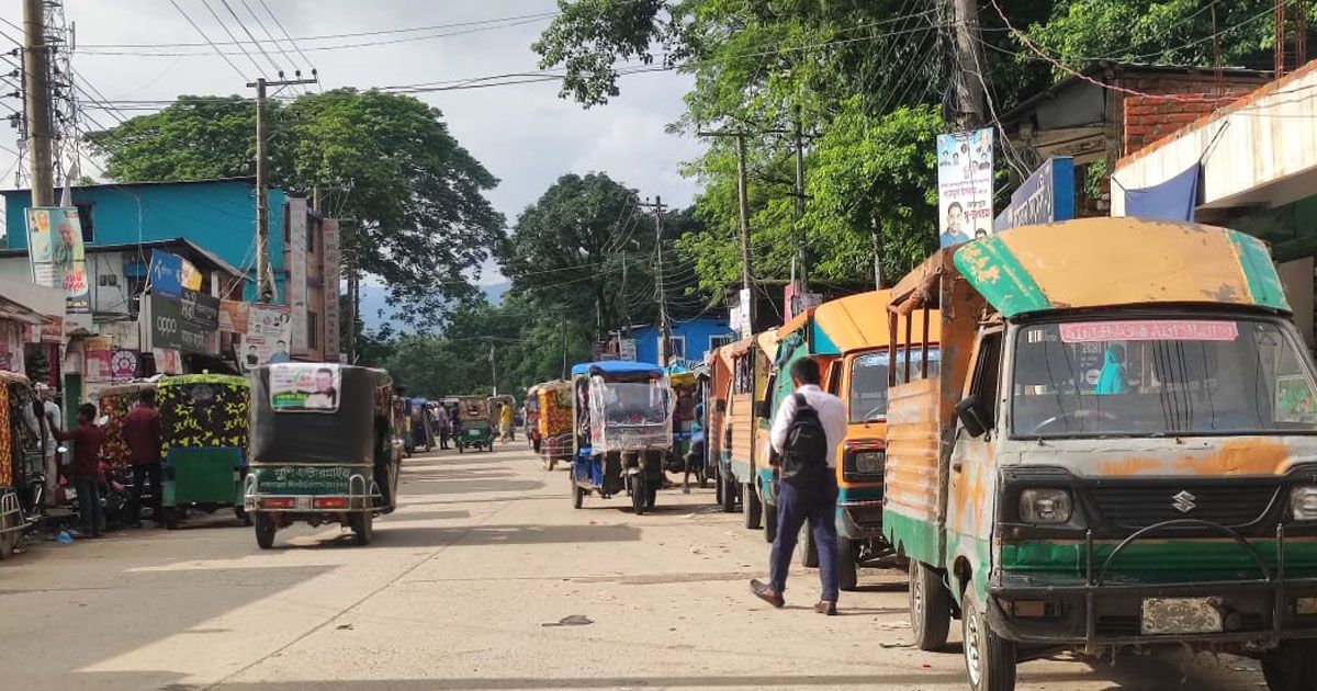 সিলেট-তামাবিল সড়কে পরিবহন ধর্মঘটে জনভোগান্তি