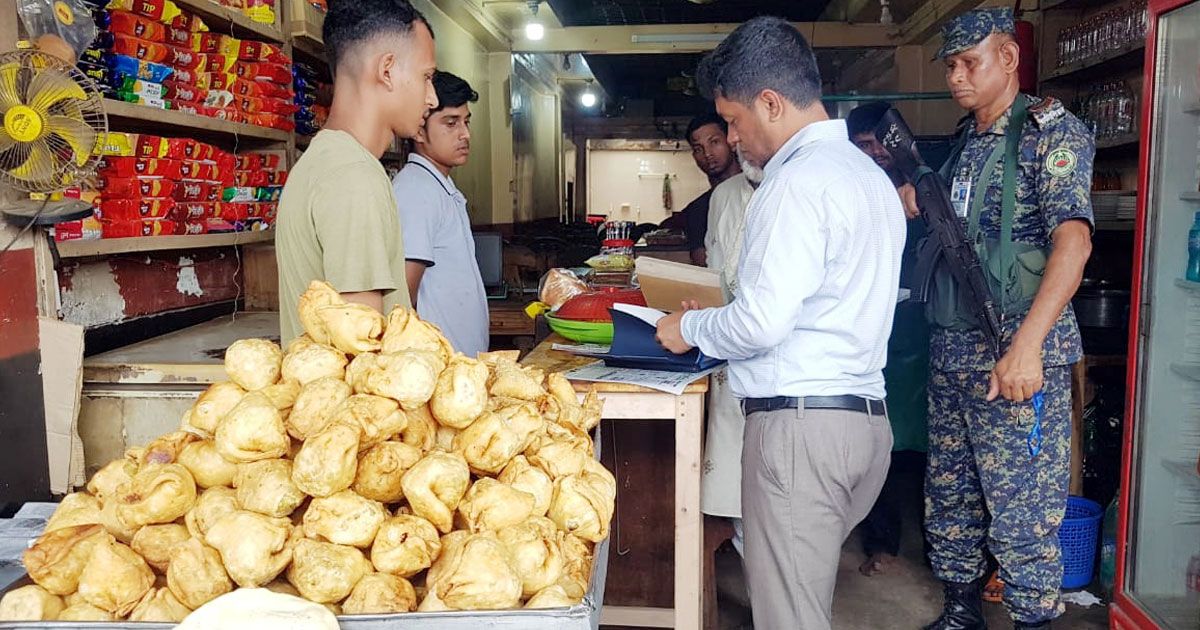 বাজারে-অস্বাস্থ্যকর-পরিবেশ-থাকায়-জরিমানা