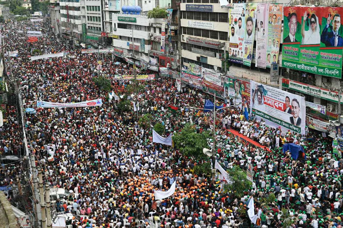 সমাবেশ: যানবাহন সংকটে ভোগান্তিতে নগরবাসী