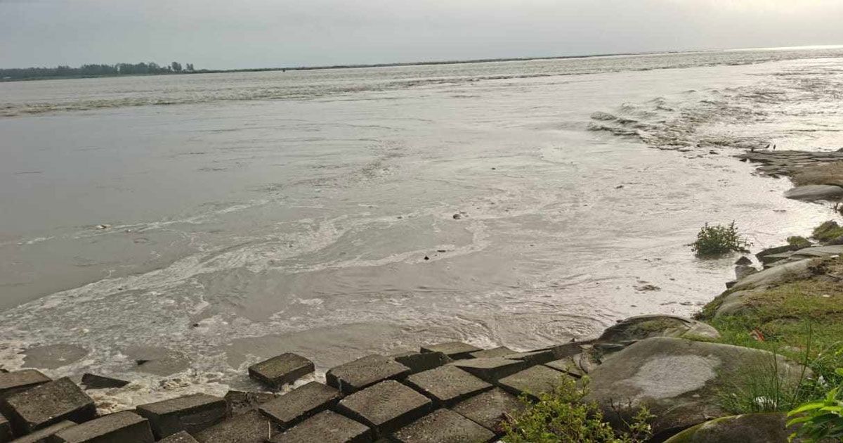 যমুনার স্পার বাঁধে ধস, ঝুঁকিতে একাধিক সরকারি প্রতিষ্ঠান 