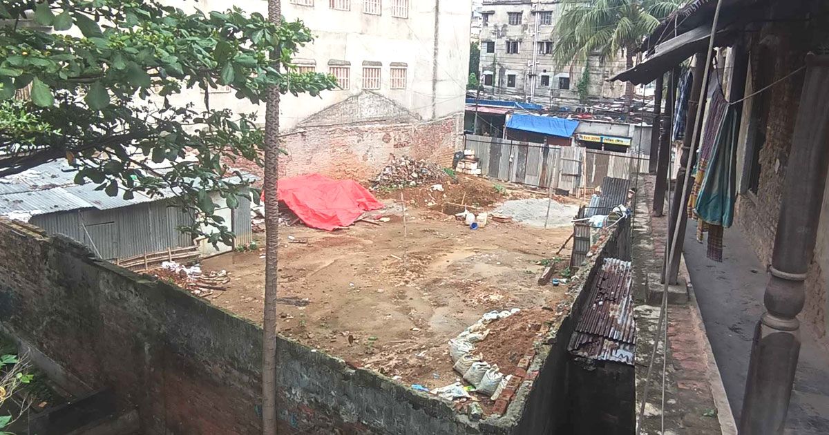জবির-জায়গা-দখল-করে-চলছে-স্থাপনা-নির্মাণ