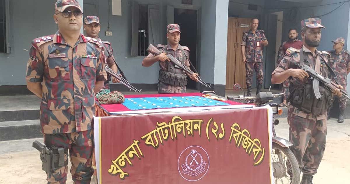 বেনাপোল-সীমান্ত-থেকে-গামছায়-মোড়ানো-৩০-স্বর্ণের-বার-জব্দ-  