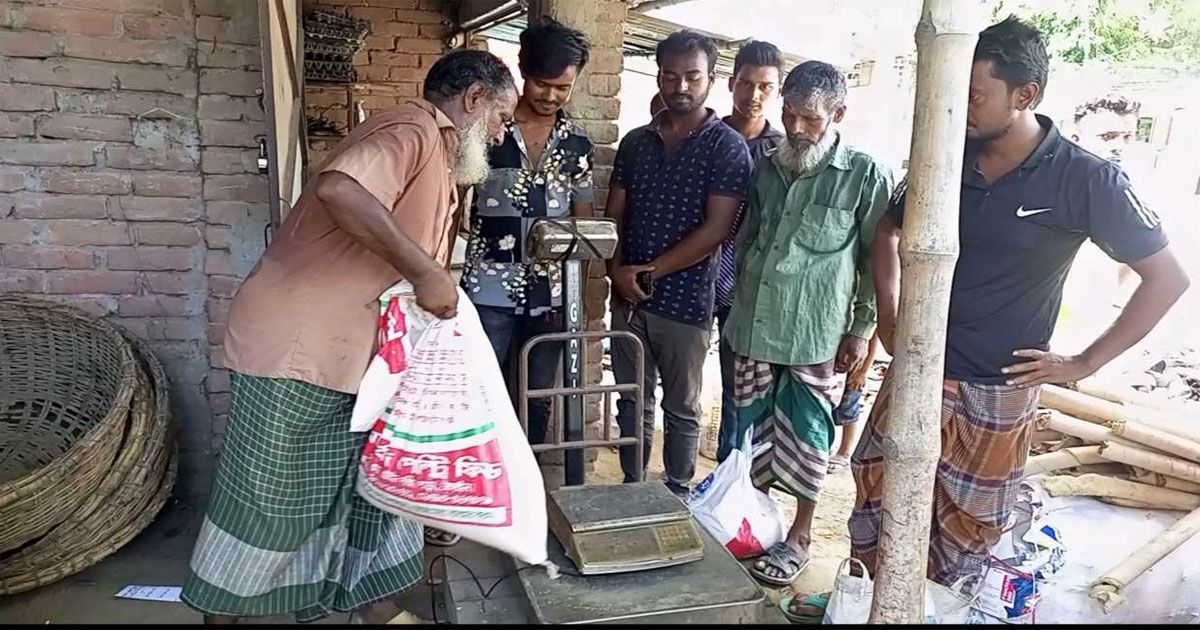টিসিবির-চাল-ওজনে-কম-দেয়ার-অভিযোগ