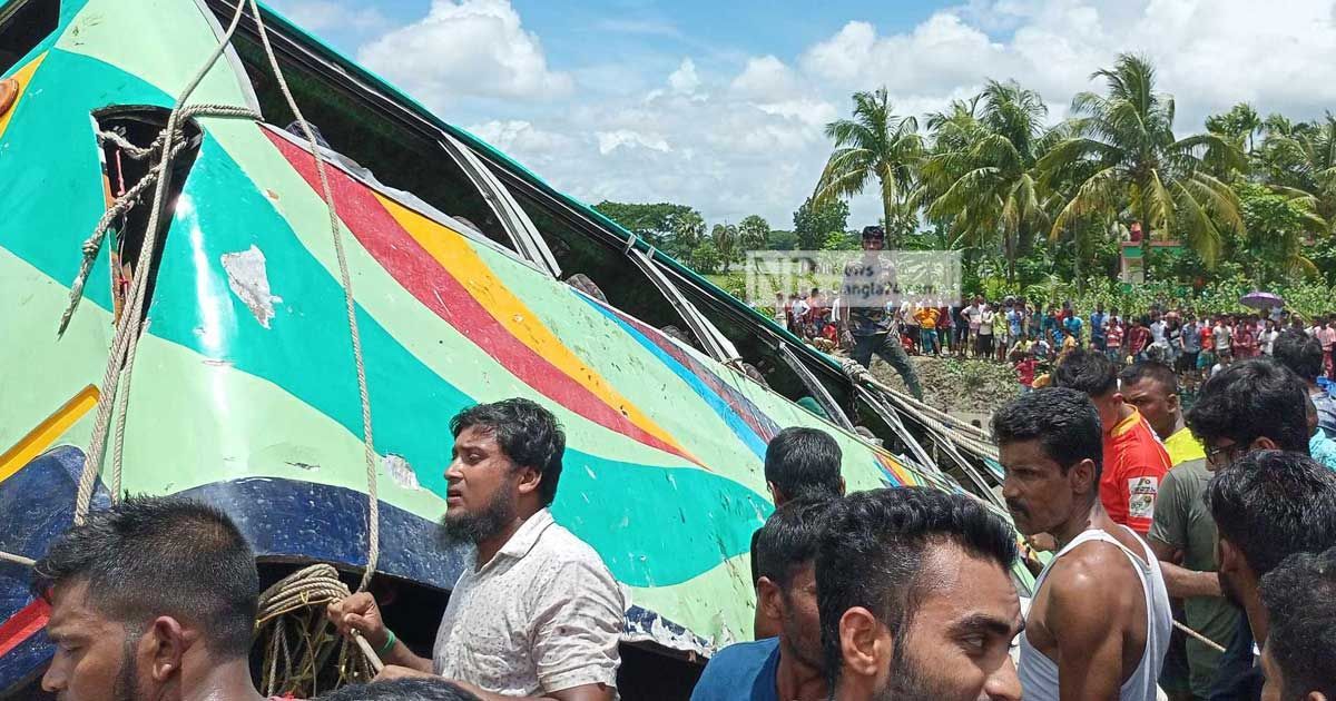 ঝালকাঠিতে-বাস-দুর্ঘটনা-চালকসহ-তিনজনের-নামে-মামলা