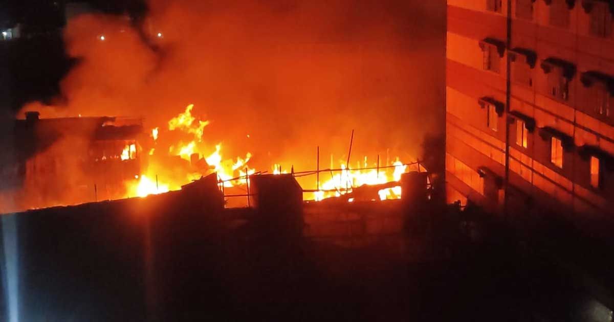 ফতুল্লায়-ডাইং-কারখানায়-ভয়াবহ-আগুন-পুড়ল-বিপুল-কাপড়-  
