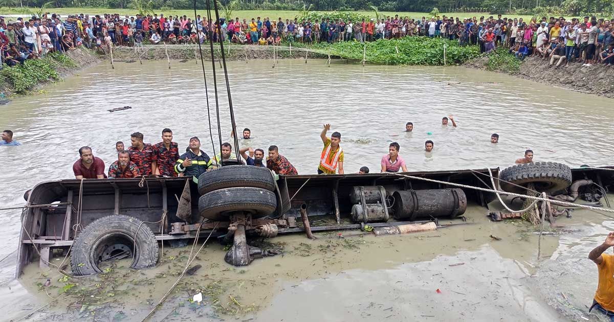 ঝালকাঠিতে দুর্ঘটনা: ভারী যানবাহনের লাইসেন্স ছিল না বাসচালকের