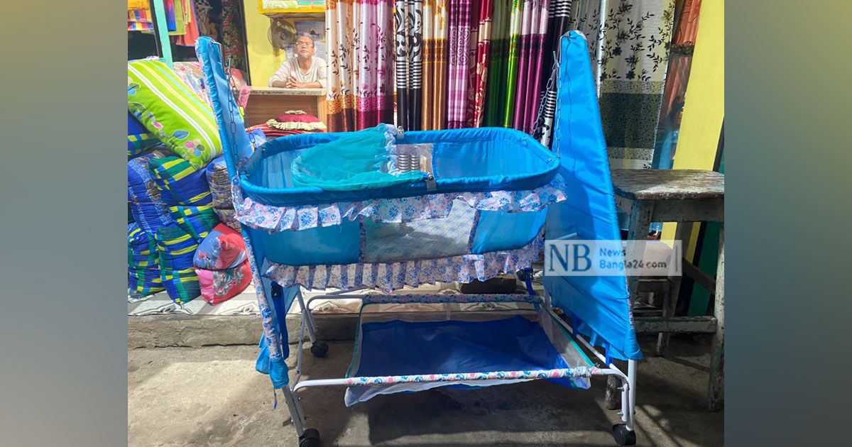 দোলনা-চুরি-করে-পুলিশ-সদস্য-বরখাস্ত