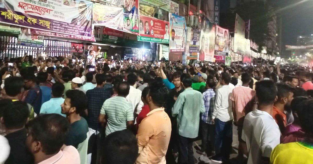 ডিএমপির-শর্ত-না-মেনে-রাতেই-নয়াপল্টন-লোকারণ্য
