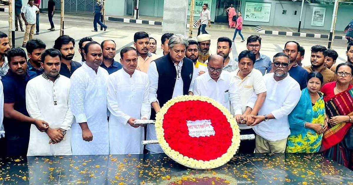 বঙ্গবন্ধুর প্রতিকৃতিতে শ্রদ্ধা জানালেন আরাফাত