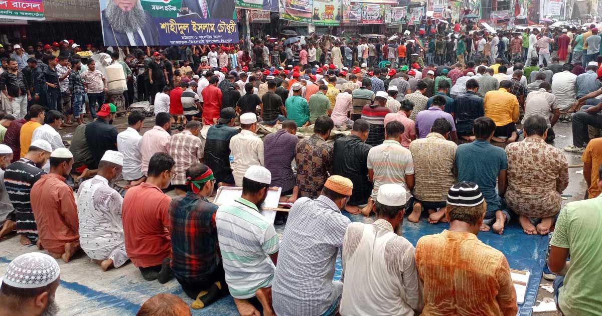 সমাবেশস্থলে-বৃষ্টি-সড়কে-জুমার-নামাজ-বিএনপি-নেতা-কর্মীদের