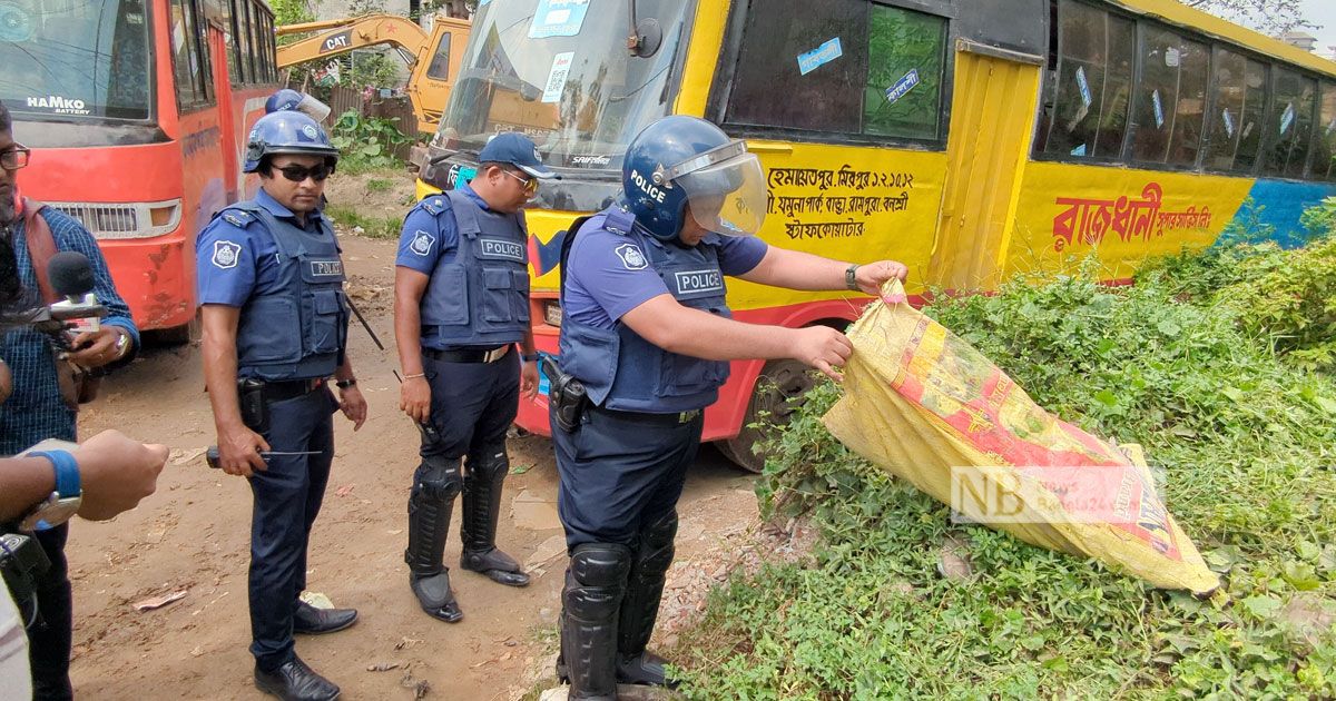 আমিনবাজারে-আওয়ামী-লীগের-কর্মসূচির-পাশে-ককটেল-বিস্ফোরণ