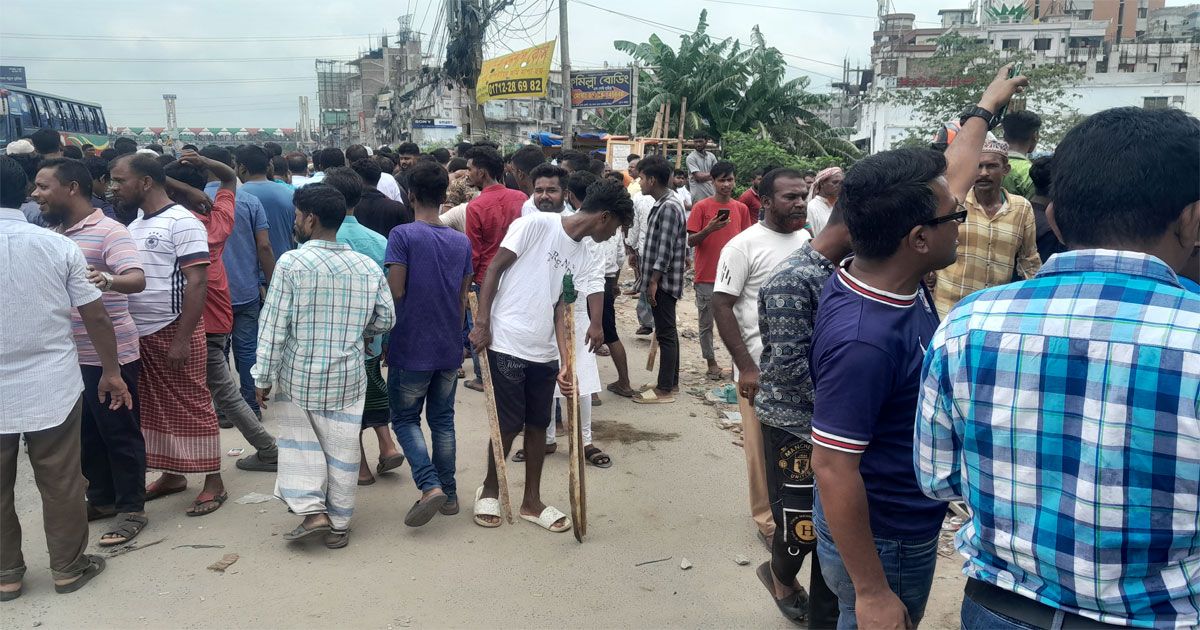 সাইনবোর্ডে-যুবলীগের-লাঠি-মহড়া-বিএনপি-নেতাকে-মারধর