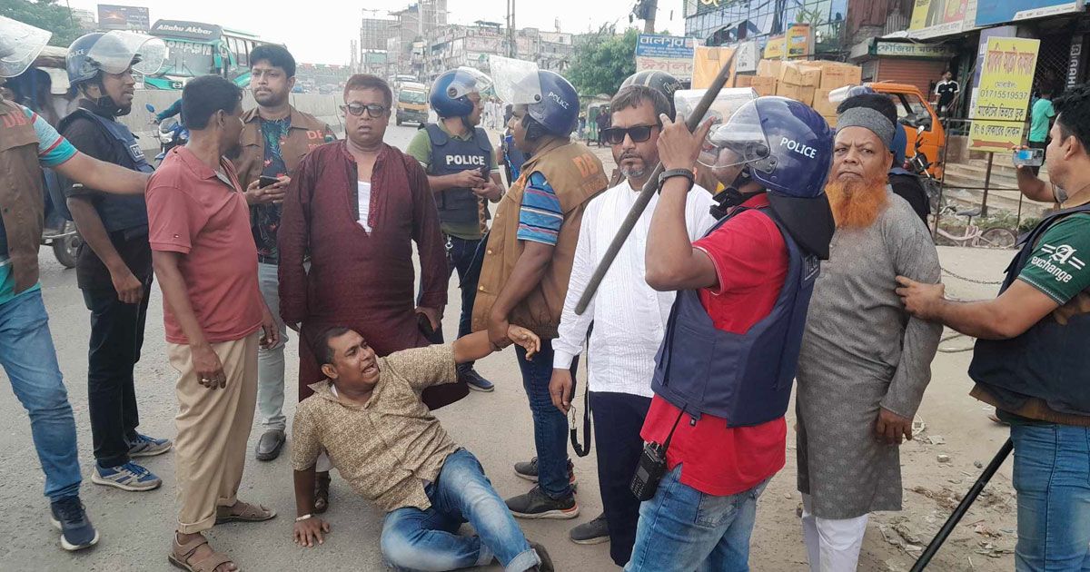 সিদ্ধিরগঞ্জে-পুলিশ-বিএনপি-সংঘর্ষে-আহত-১৫-আটক-৫