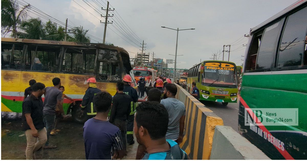 আশুলিয়ায় গাড়িতে আগুন: বিএনপি নেতা-কর্মীদের নামে দুুই মামলা