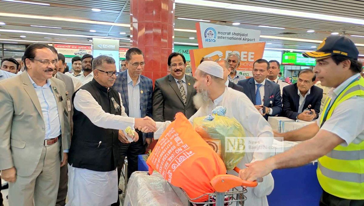 এখন হজযাত্রীদের লাগেজটাও টানতে হয় না