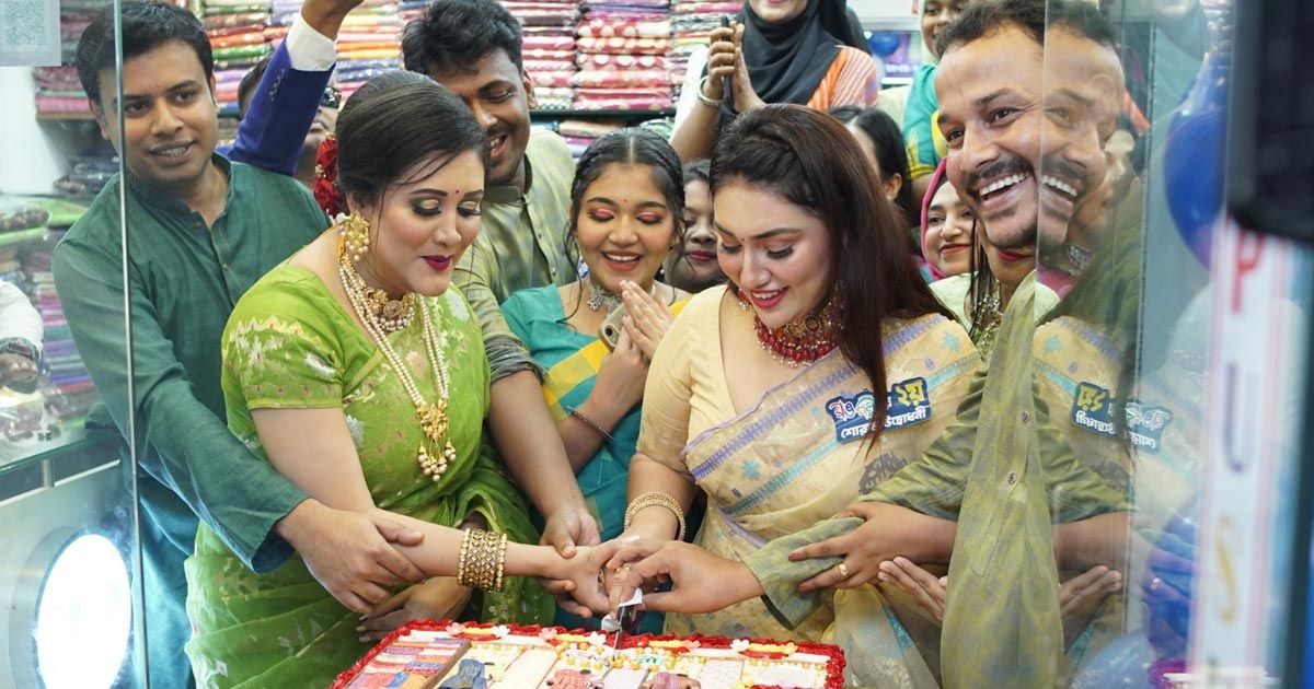 রঙপল্লী-ফ্যাশন-হাউসের-শাখা-উদ্বোধন-করলেন-অপু-