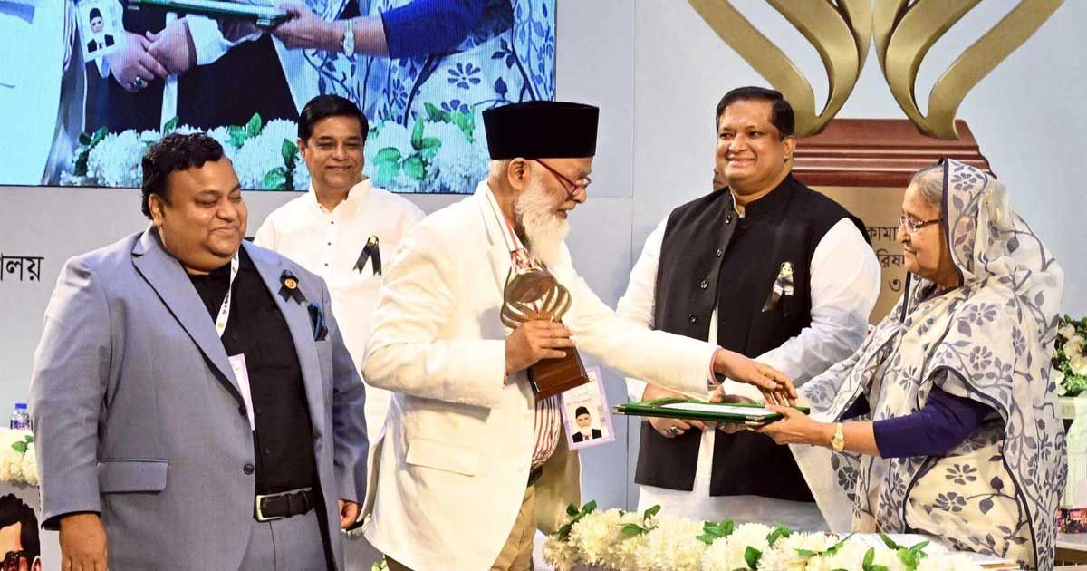 ১০-ব্যক্তি-দুই-প্রতিষ্ঠানের-হাতে-শেখ-কামাল-জাতীয়-ক্রীড়া-পুরস্কার-তুলে-দিলেন-প্রধানমন্ত্রী