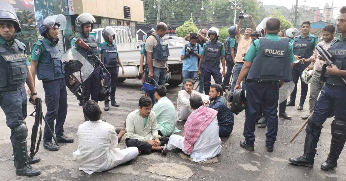 চট্টগ্রামে জামায়াত-শিবিরের সঙ্গে পুলিশের সংঘর্ষ, আটক ৩০