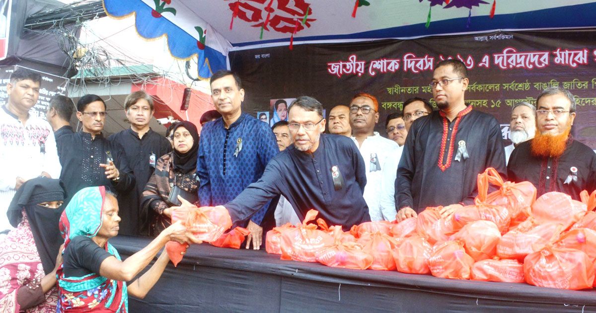 দুস্থদের-মাঝে-রূপালী-ব্যাংকের-খাবার-বিতরণ