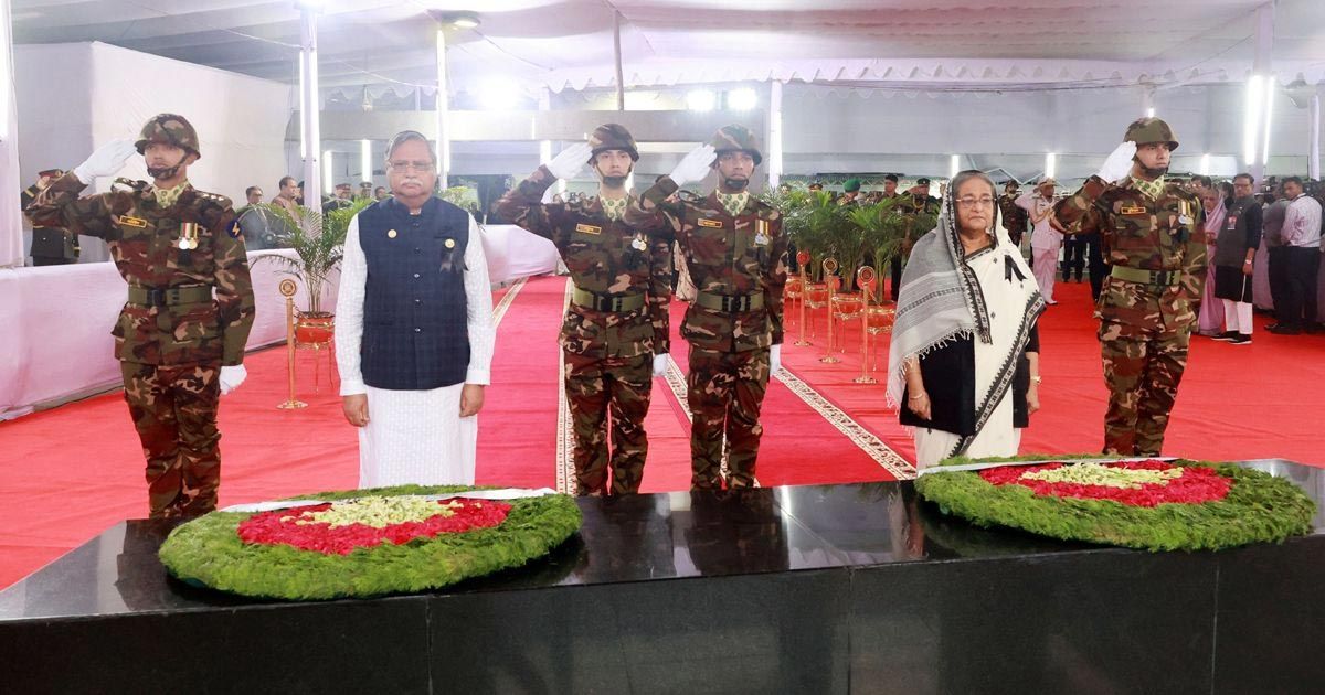 বঙ্গবন্ধুর-প্রতিকৃতিতে-রাষ্ট্রপতি-ও-প্রধানমন্ত্রীর-শ্রদ্ধা