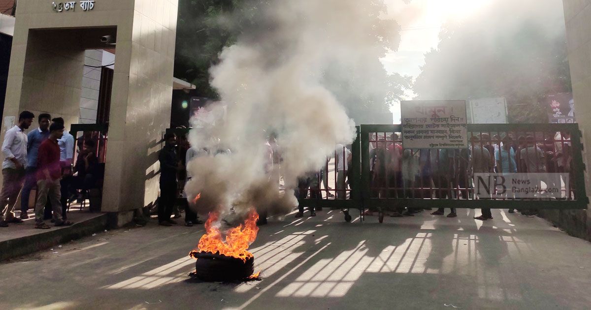 নতুন কমিটির আশ্বাসে খুলল চবি ফটকের তালা
