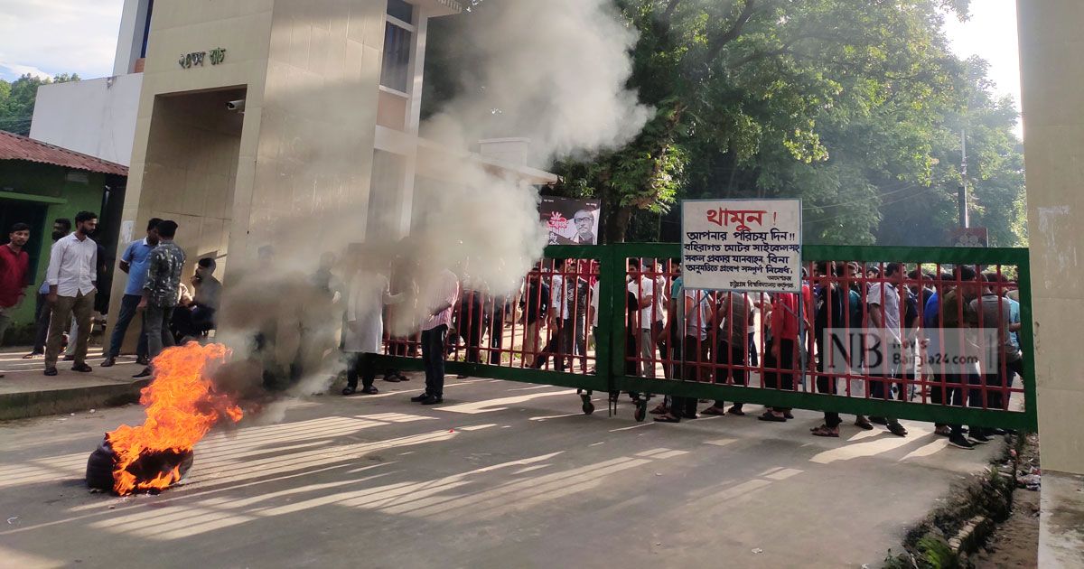 নতুন কমিটির আশ্বাসে খুলল চবি ফটকের তালা
