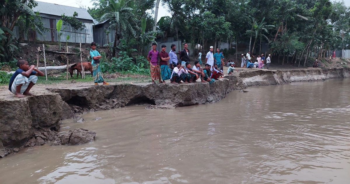 দশানীর ভাঙনে বিলীন হচ্ছে জমি বাড়ি শিক্ষাপ্রতিষ্ঠান
