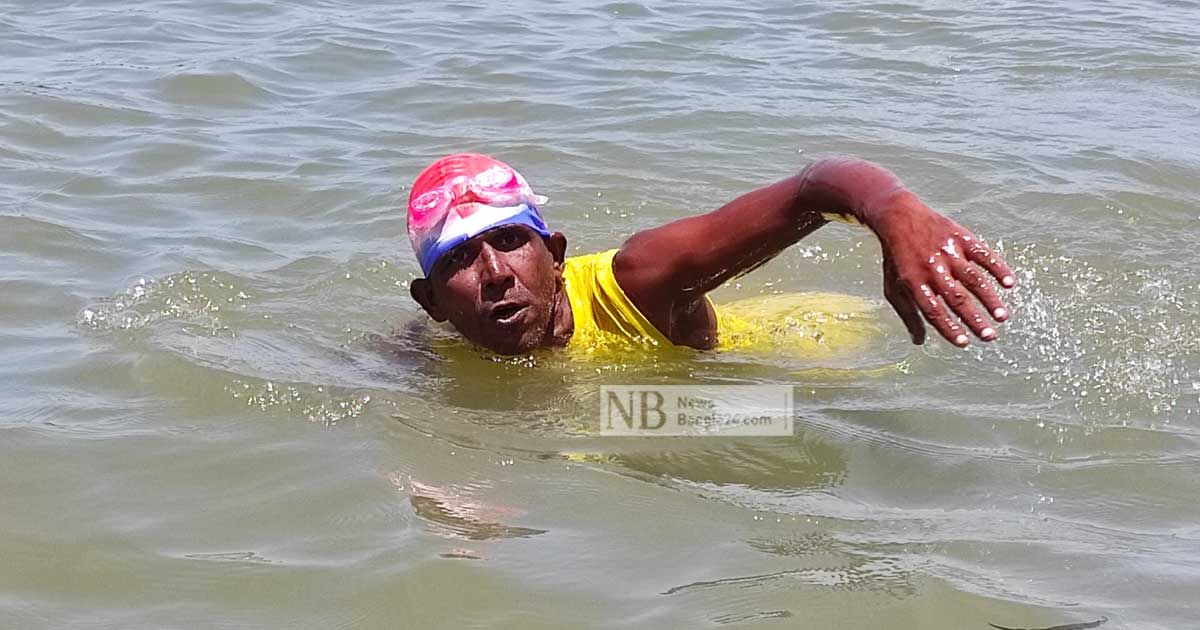 সাঁতারে বিশ্বরেকর্ড গড়তে চান পল্লি চিকিৎসক বকুল
