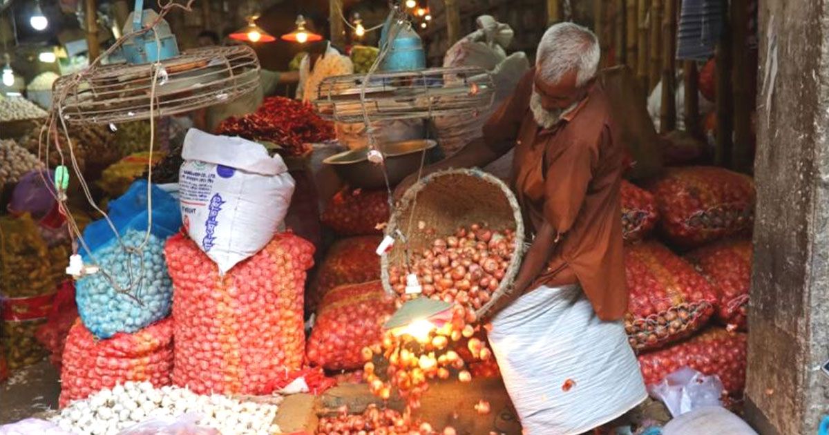 পেঁয়াজের কেজি ১০০ টাকা ছাড়াল