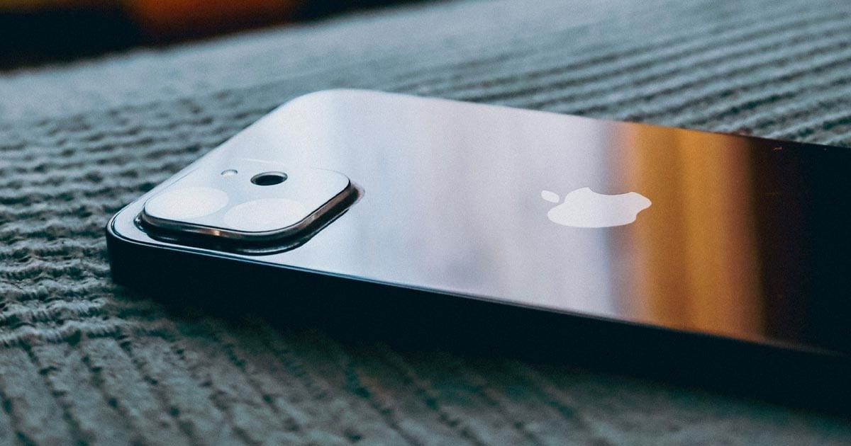 Apple-bans-iPhone-users-from-sleeping-with-their-phones