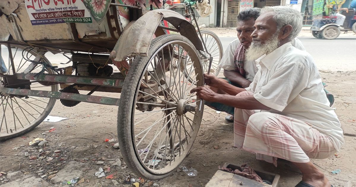 দিনের আয়ে এক কেজি পাঙ্গাসও কিনতে পারেন না দুলাল