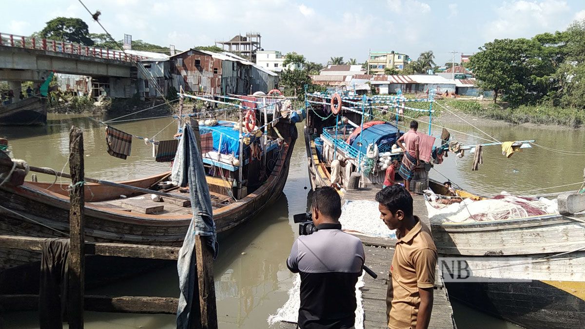 ‘মোগো ইলিশ মোরা কিন্না খাইত পারি না’