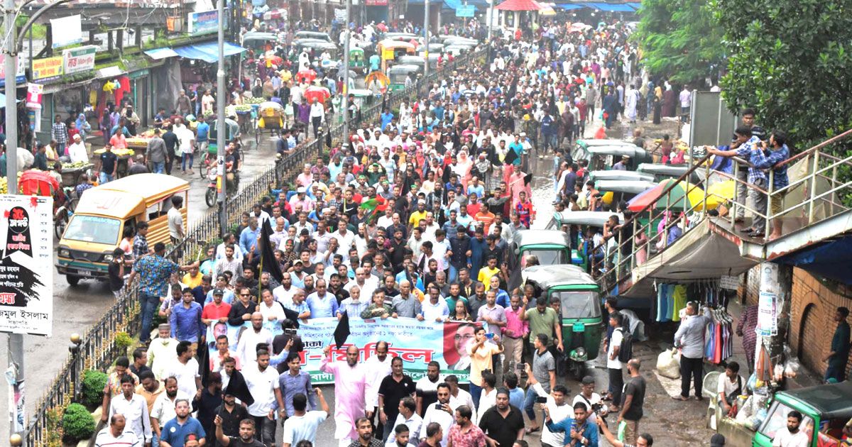 সিলেটে-বিএনপির-মিছিলে-বিস্ফোরণ-যুবককে-পুলিশে-দিল-নেতাকর্মীরা