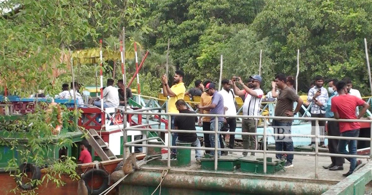 সুন্দরবন: প্রথম দিনই পর্যটকের ভিড়, আছে নানা অভিযোগ