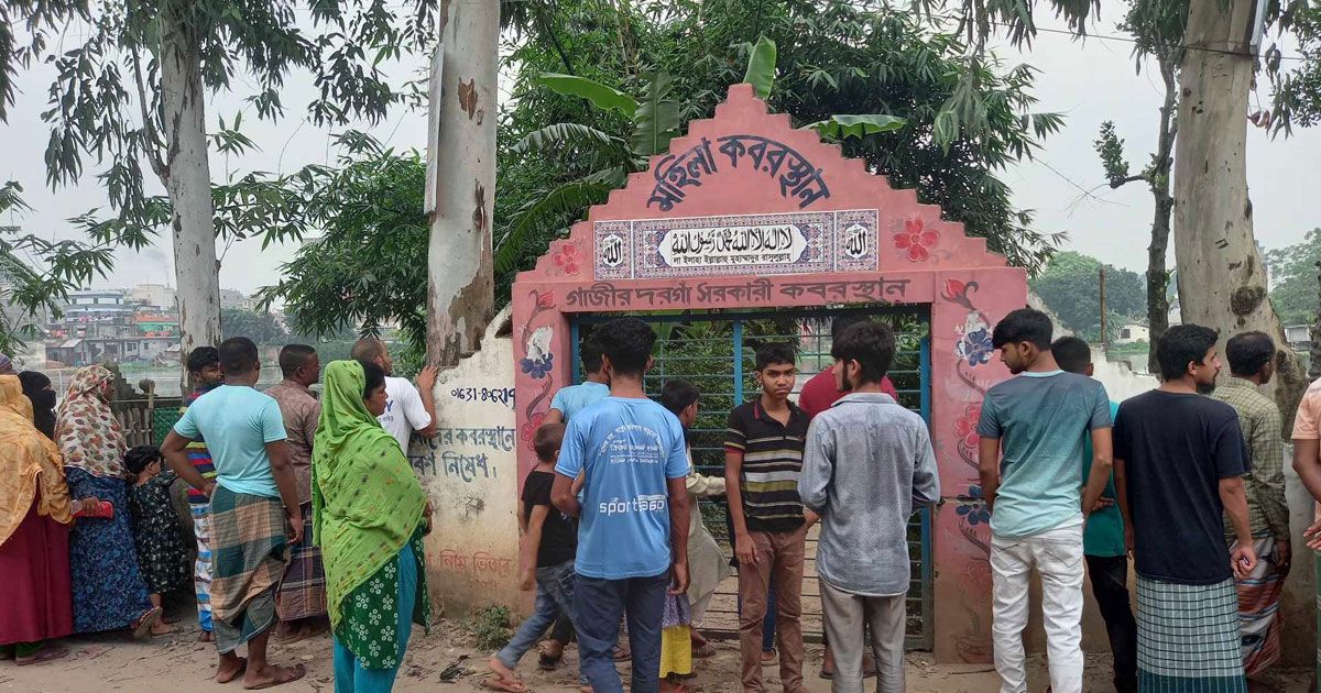 কবরস্থান-থেকে-৫-নারীর-কঙ্কাল-চুরি