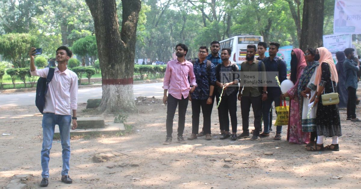 সেশনজটের শঙ্কা মাথায় নিয়ে ইবিতে নবীন শিক্ষার্থীদের উচ্ছ্বাস