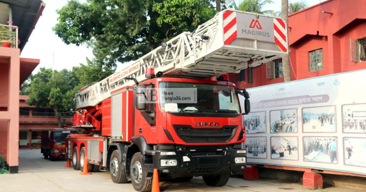 বহুতল ভবনে আগুন নেভানোর গাড়ি আটকে যাচ্ছে তারে