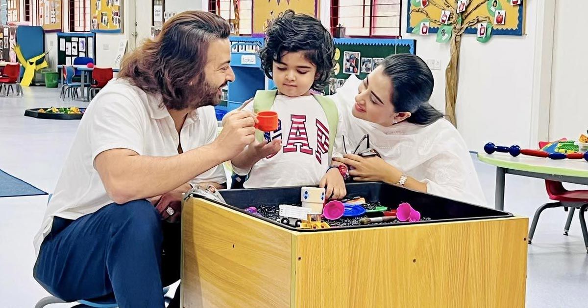 ছোট-ছেলেকে-স্কুলে-নিয়ে-গেলেন-শাকিব-সঙ্গে-বুবলী-