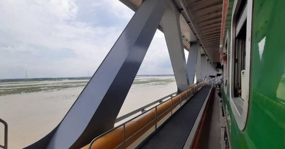৮-মিনিটে-পদ্মা-সেতু-পাড়ি-দিল-ট্রায়াল-ট্রেন