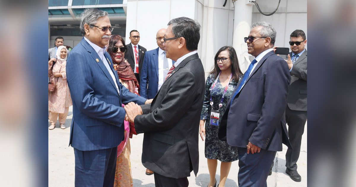 ইন্দোনেশিয়া-থেকে-সিঙ্গাপুরে-পৌঁছেছেন-রাষ্ট্রপতি